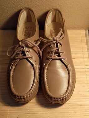 SAS Taupe Lace-Up Leather Moccasin Flats Size 9.5N